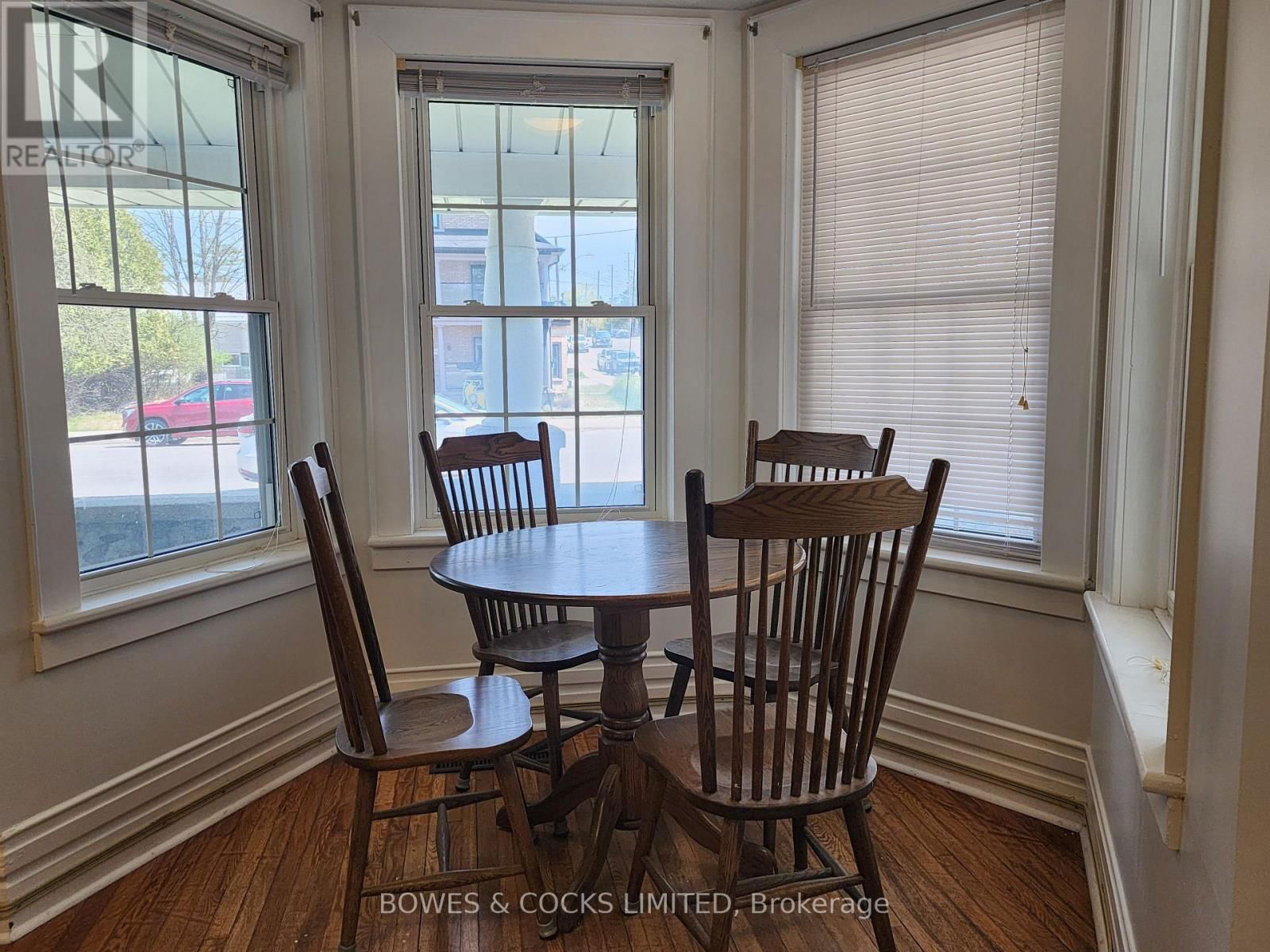 124 MAPLE AVENUE Image 8
