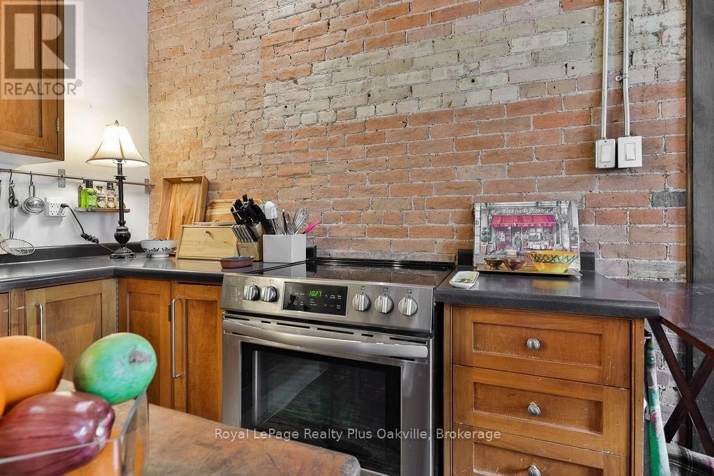 14 HATT STREET Image 20