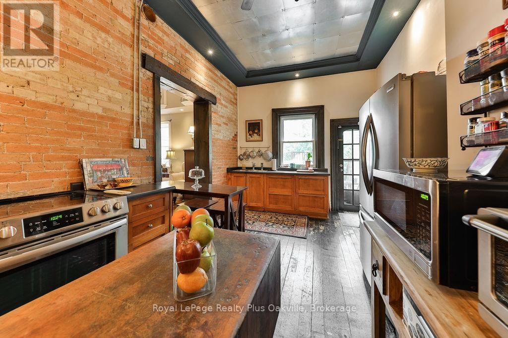 14 HATT STREET Image 22