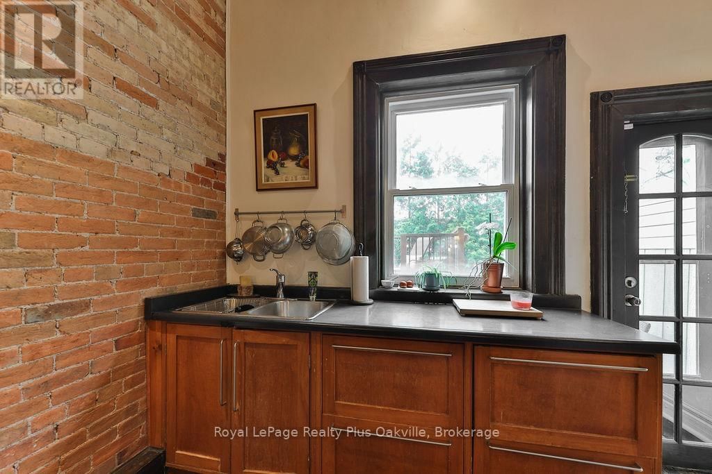 14 HATT STREET Image 23