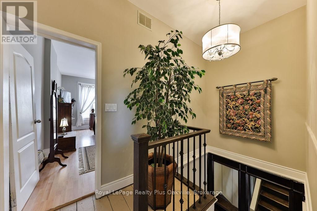 14 HATT STREET Image 26
