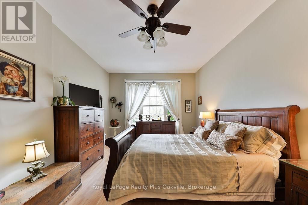 14 HATT STREET Image 28