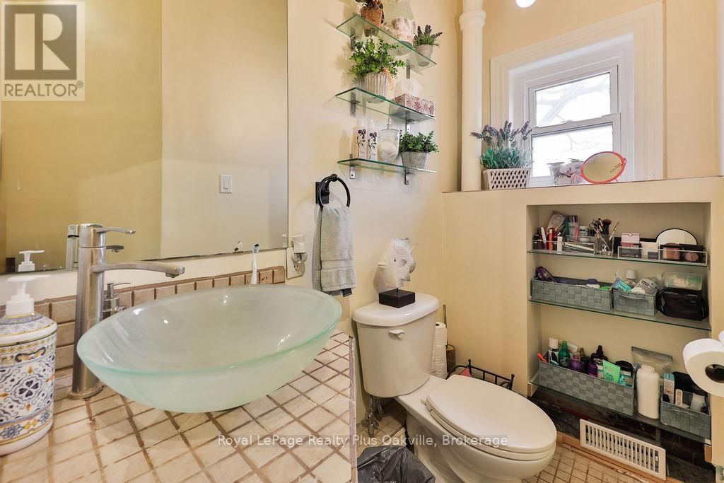 14 HATT STREET Image 37