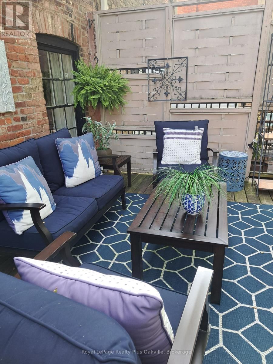 14 HATT STREET Image 41