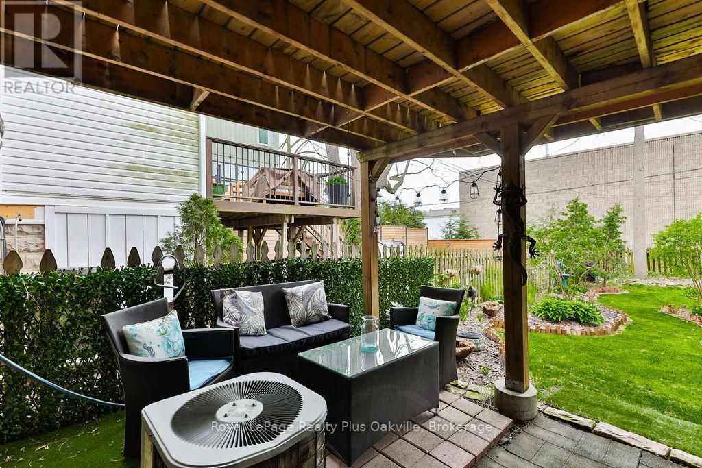 14 HATT STREET Image 47