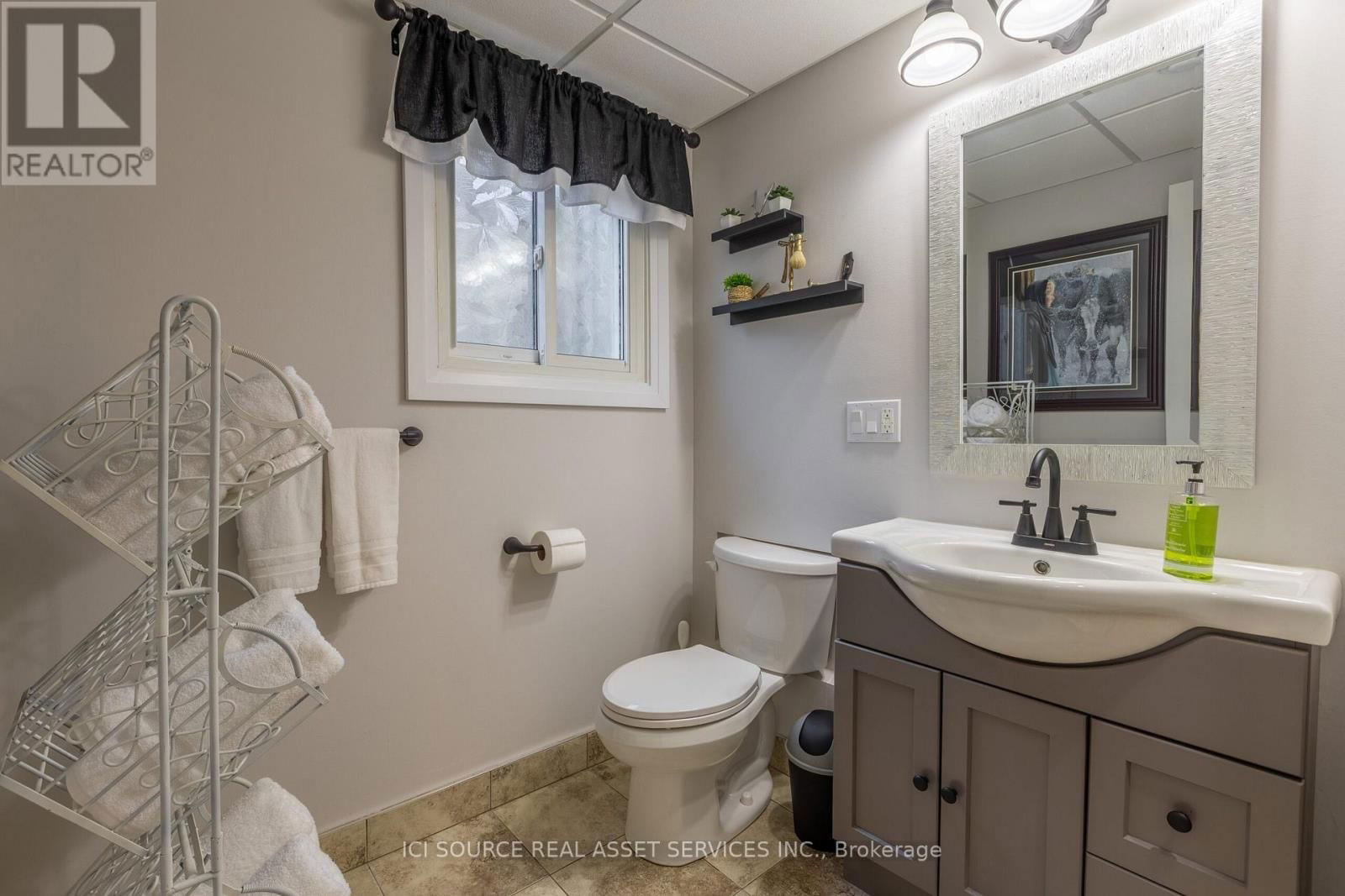 118 WESTWOOD CRESCENT Image 13