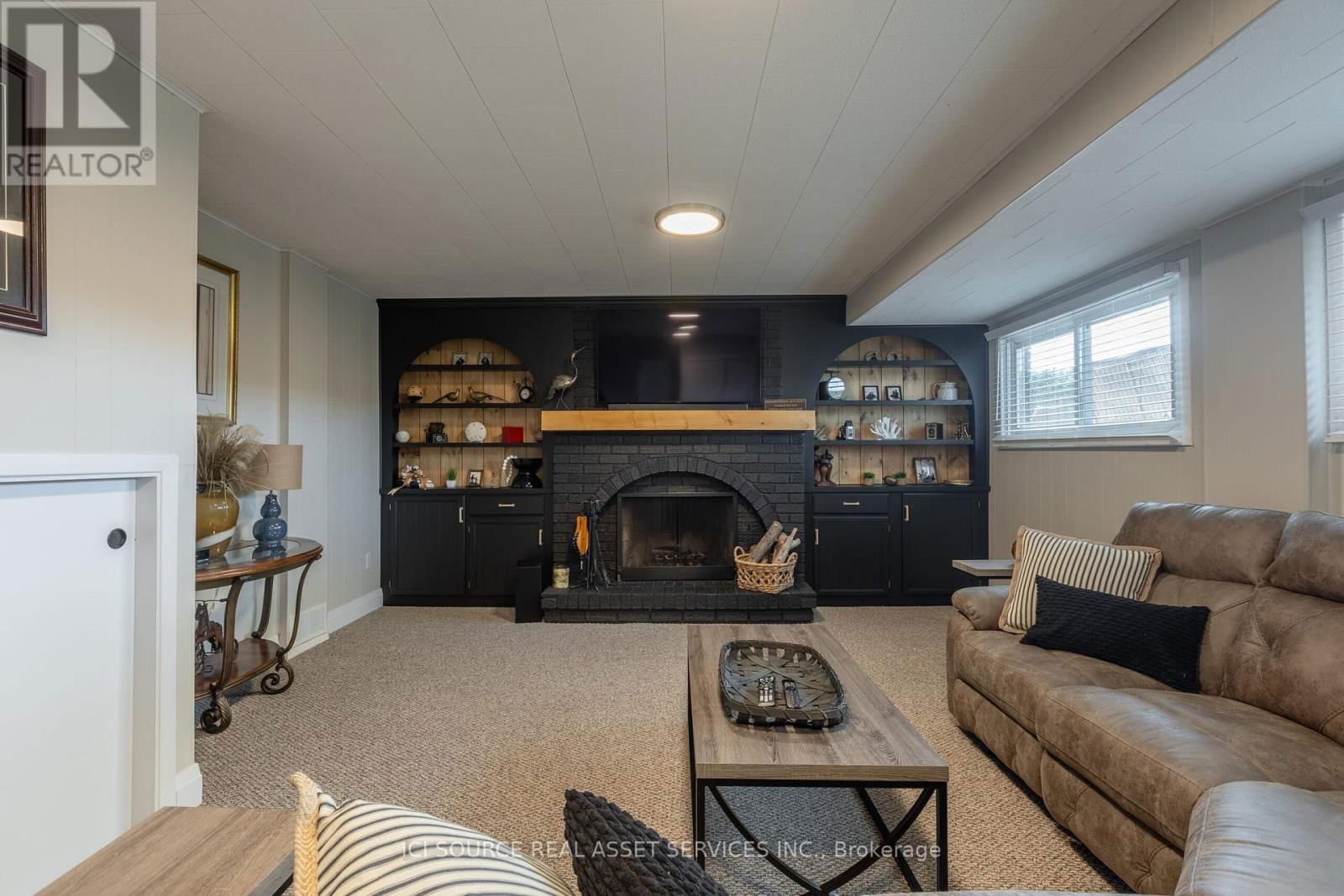 118 WESTWOOD CRESCENT Image 14