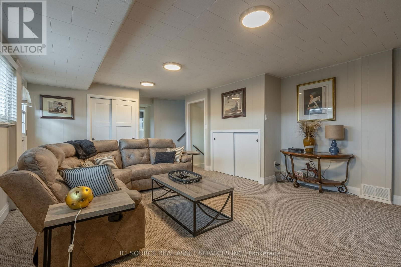 118 WESTWOOD CRESCENT Image 15
