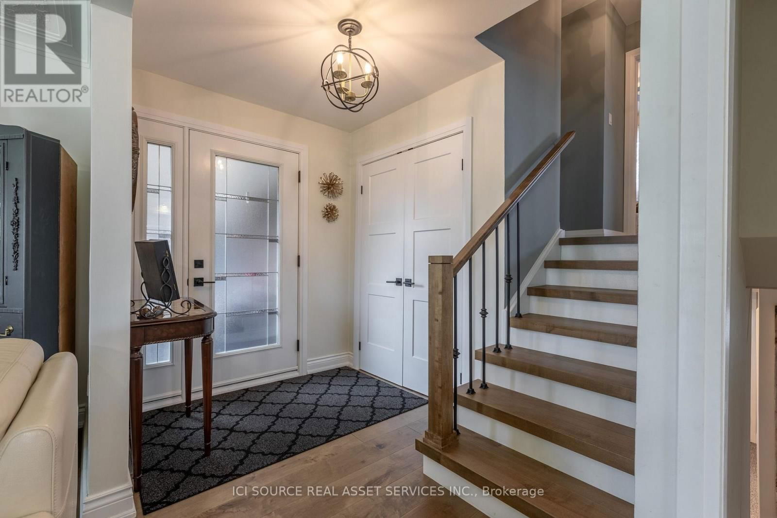 118 WESTWOOD CRESCENT Image 3