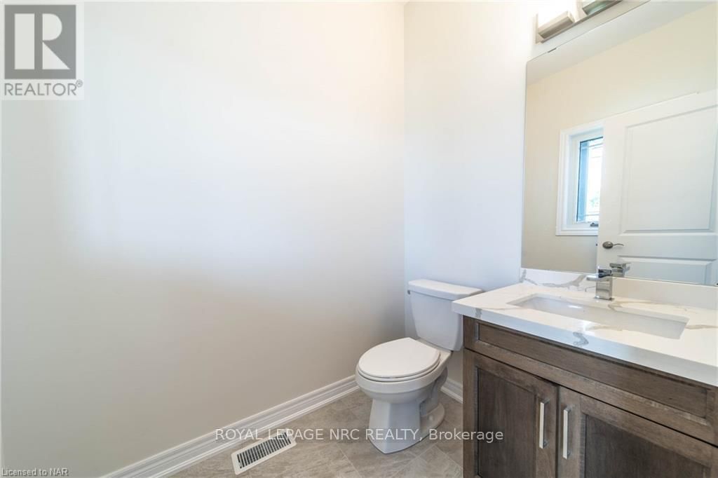 B - 427 VINE STREET Image 12
