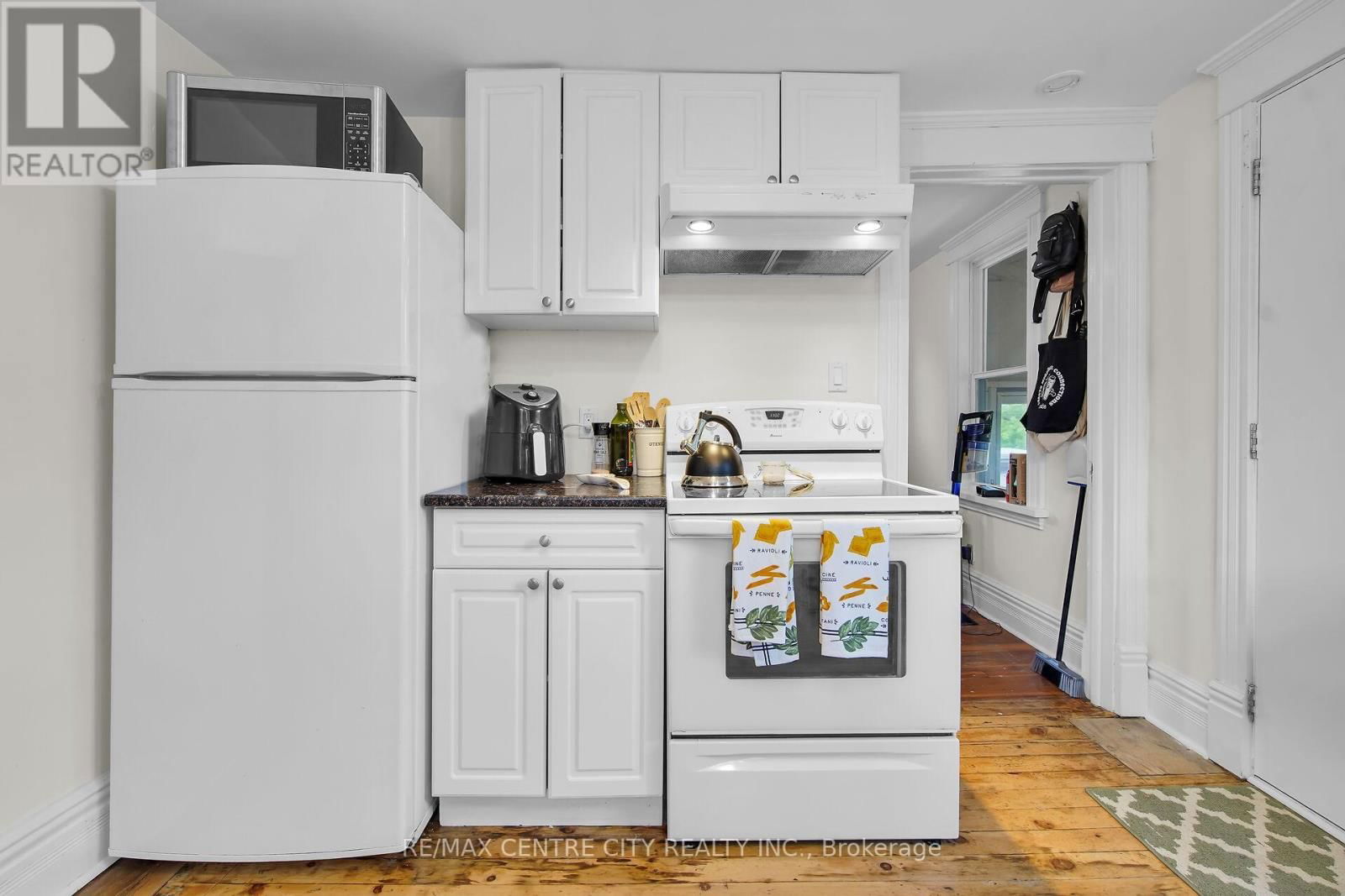 922 QUEENS AVENUE Image 11