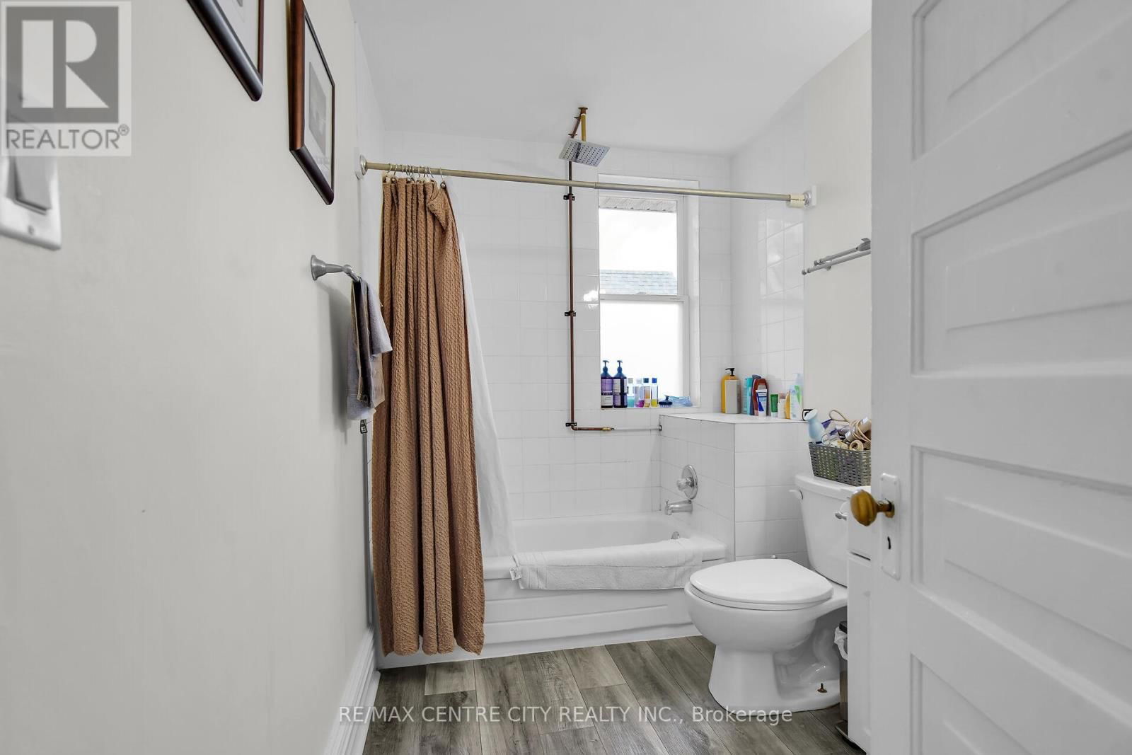 922 QUEENS AVENUE Image 14