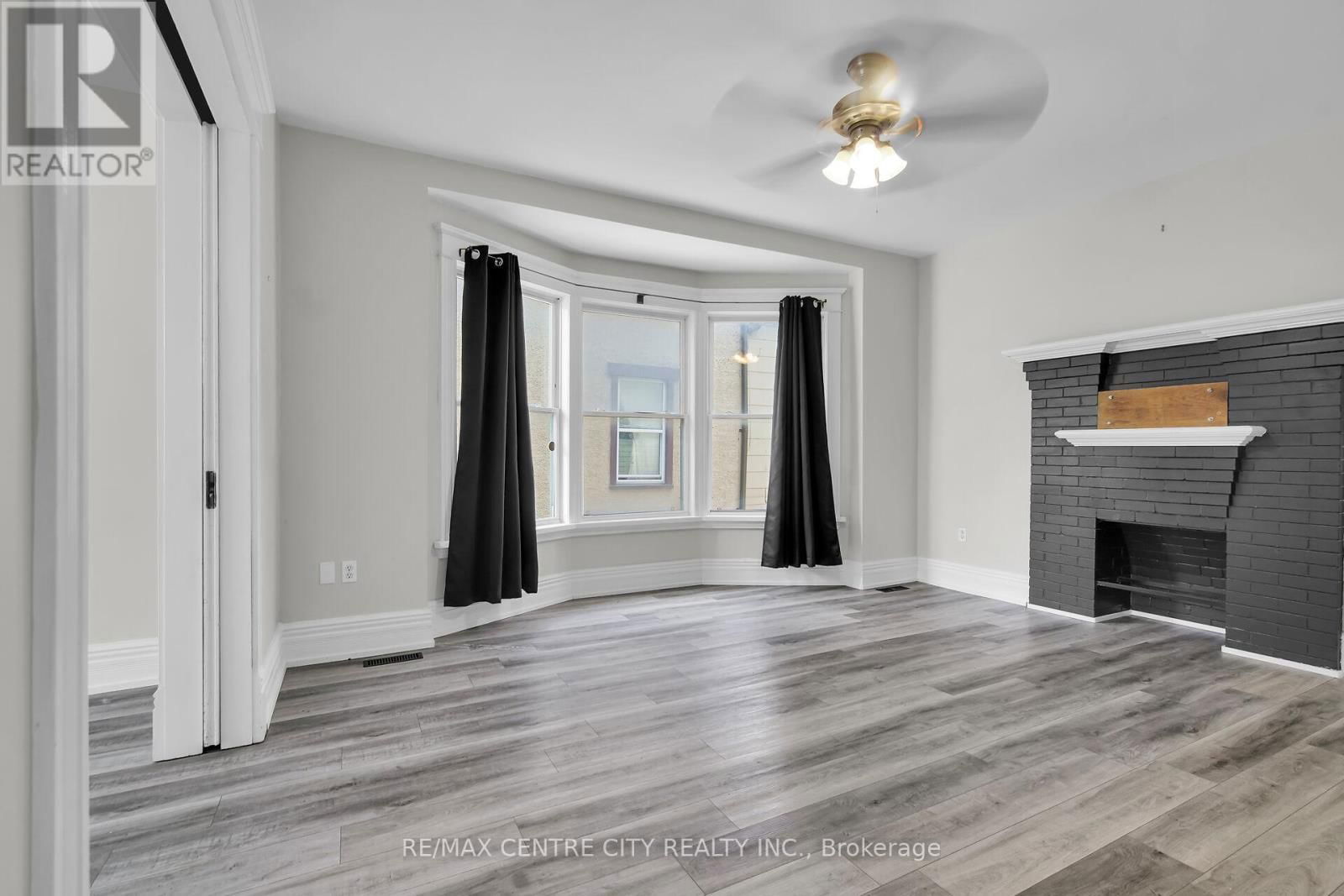 922 QUEENS AVENUE Image 18