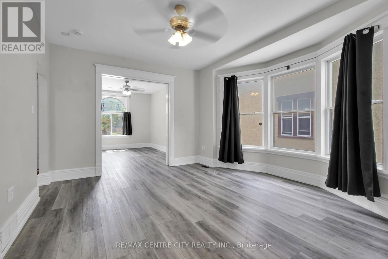 922 QUEENS AVENUE Image 19