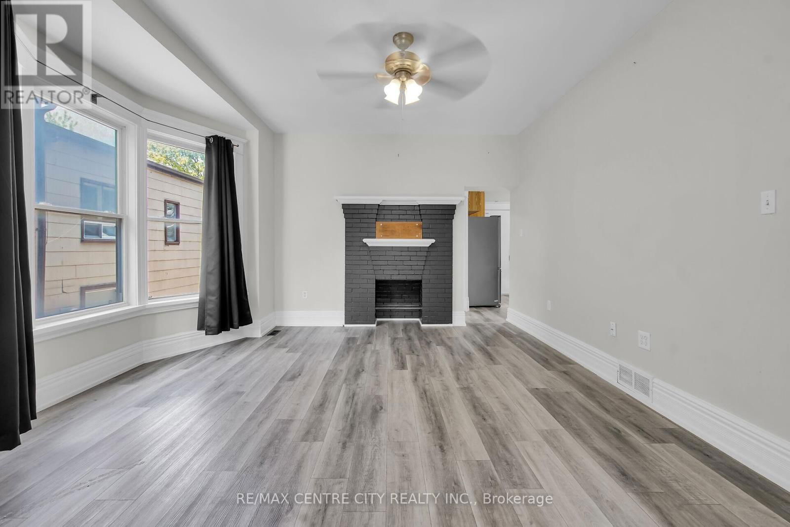 922 QUEENS AVENUE Image 20