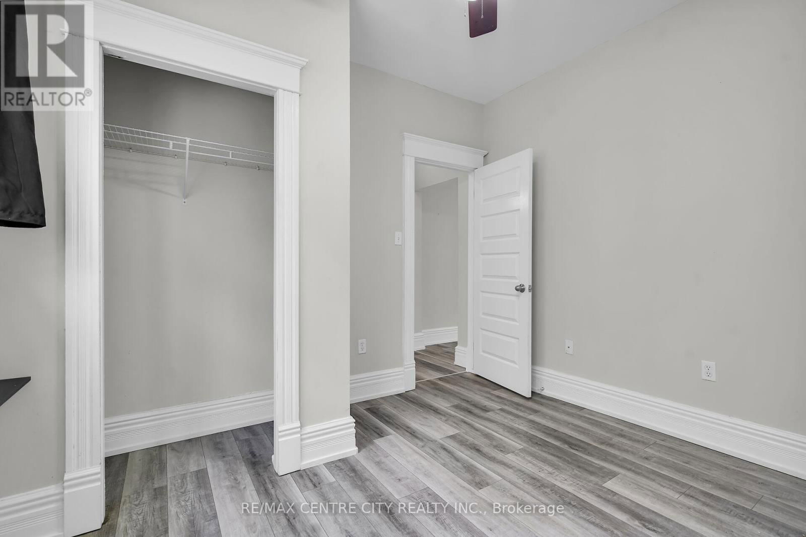 922 QUEENS AVENUE Image 29