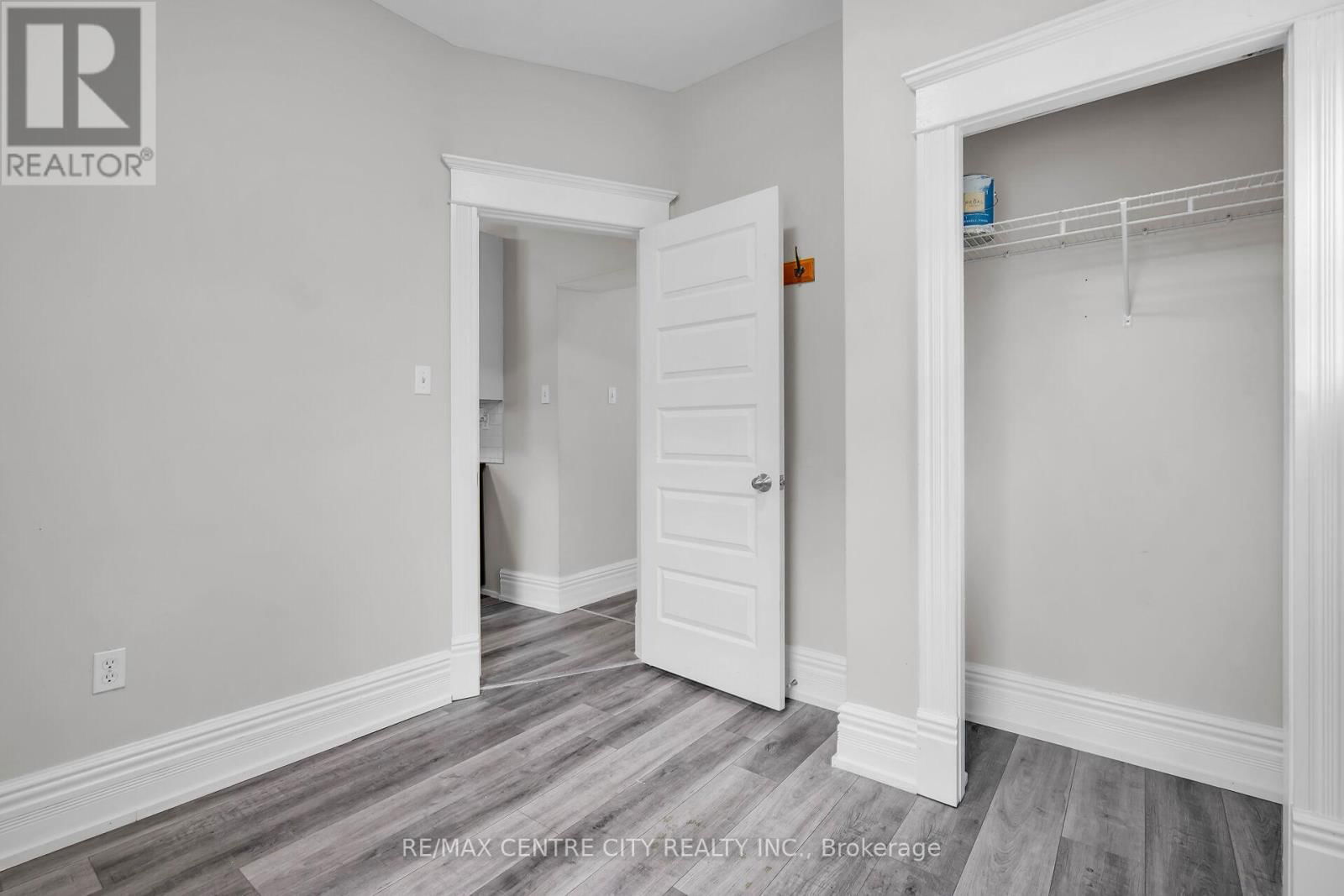 922 QUEENS AVENUE Image 31