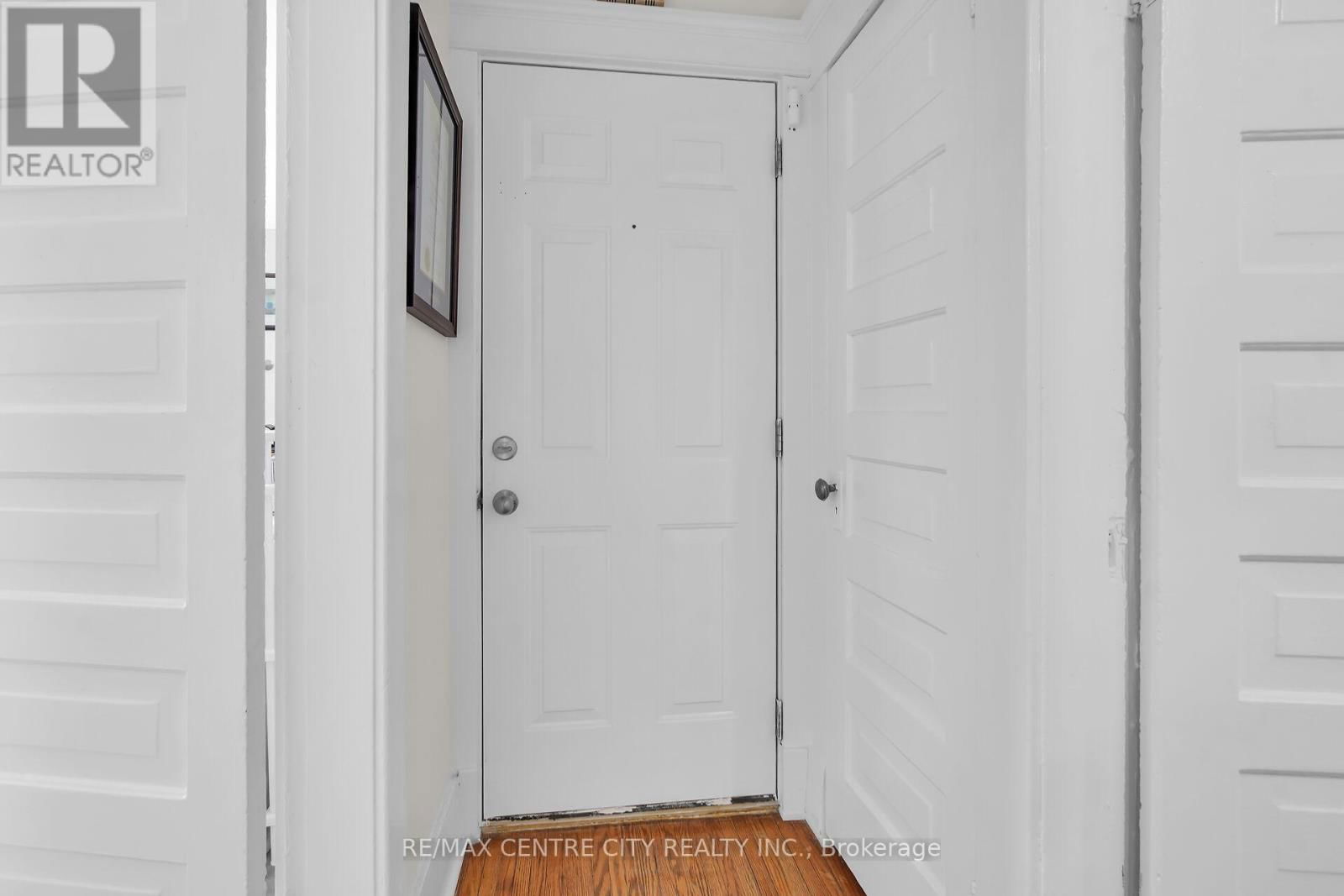 922 QUEENS AVENUE Image 6