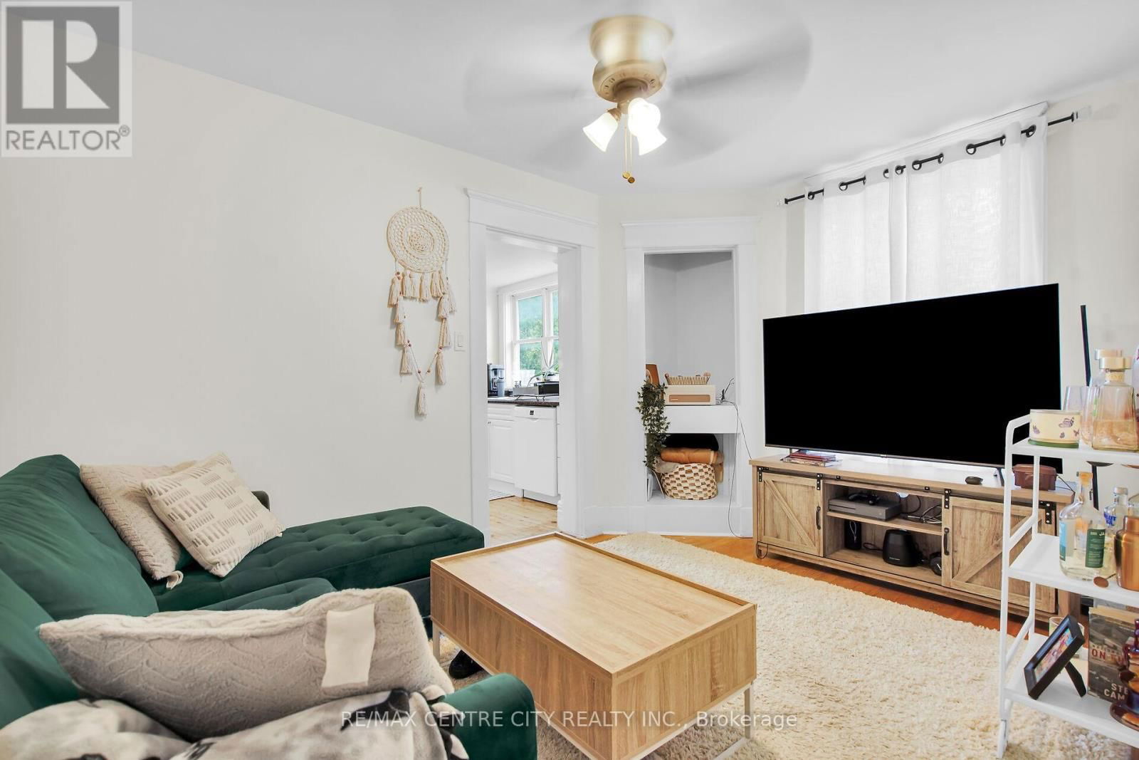 922 QUEENS AVENUE Image 7