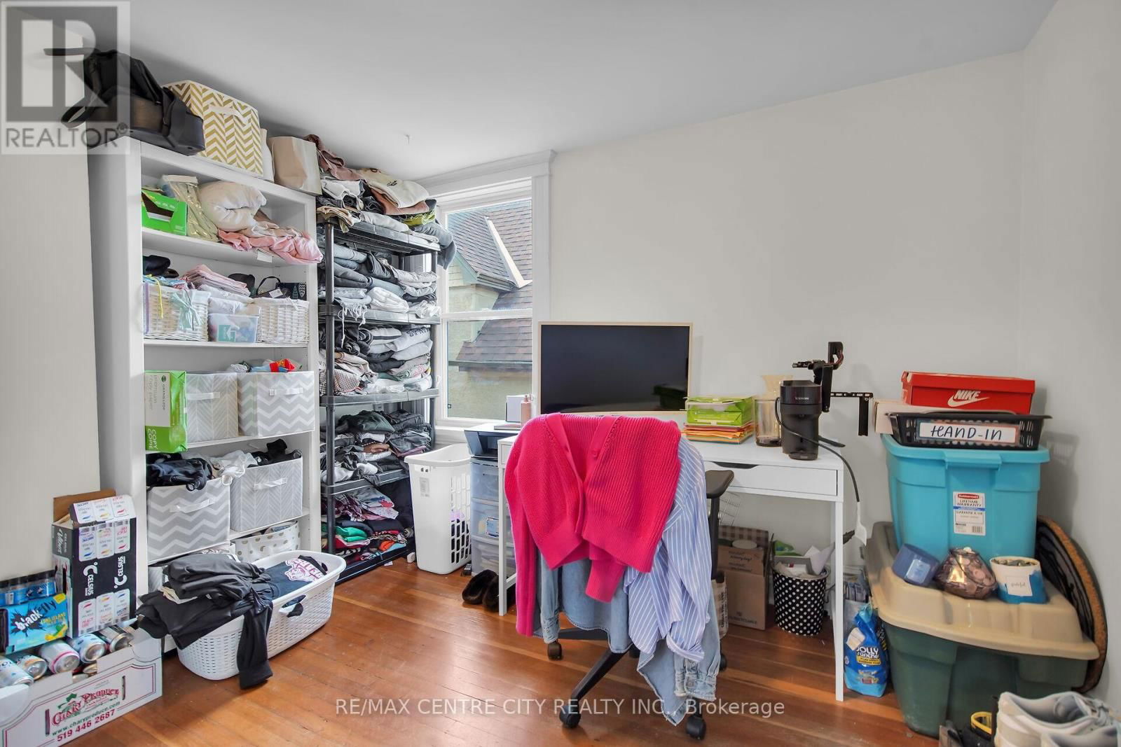 922 QUEENS AVENUE Image 16