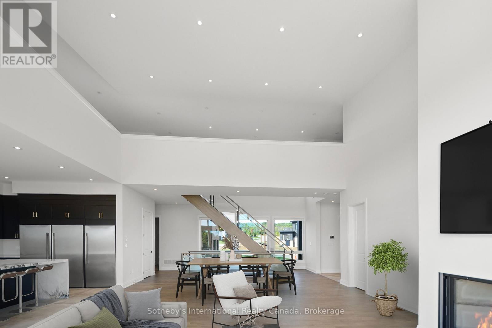 101 SLADDEN COURT Image 13