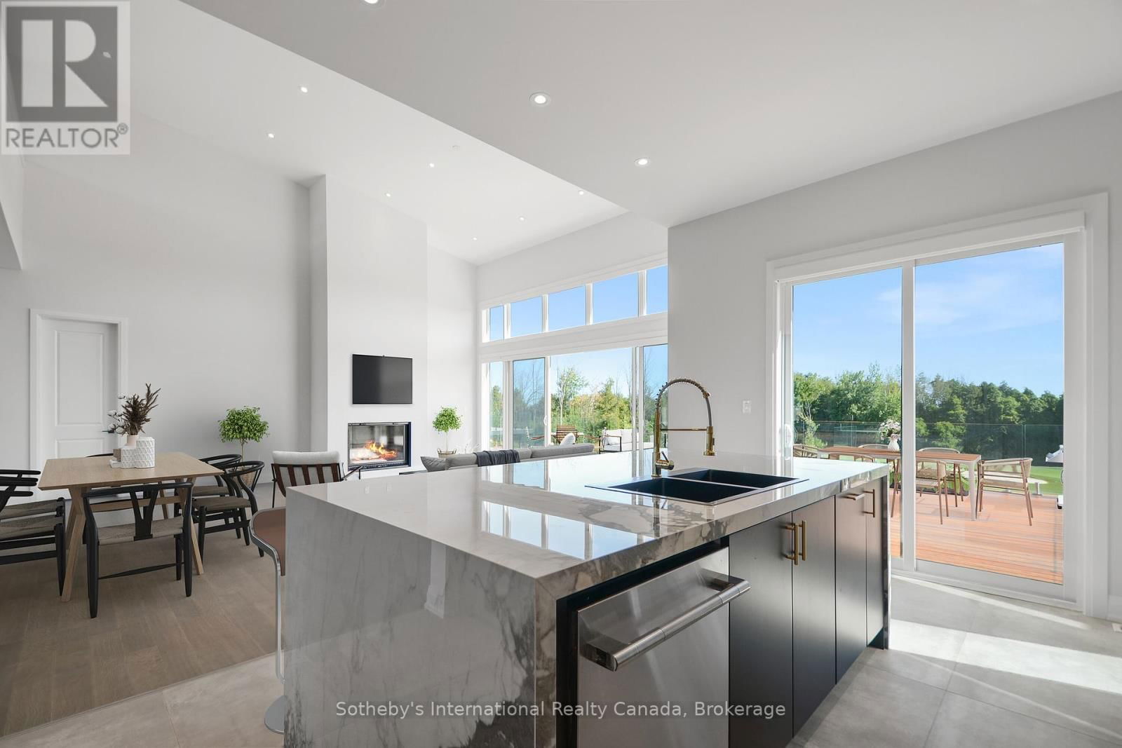 101 SLADDEN COURT Image 14
