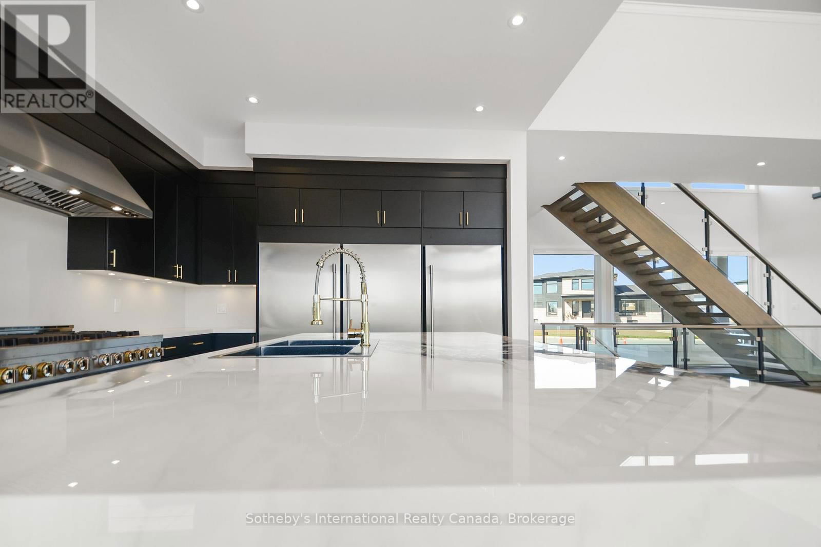 101 SLADDEN COURT Image 16