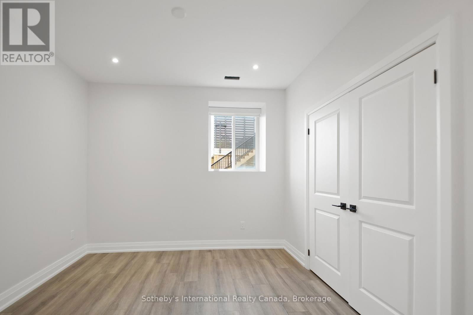 101 SLADDEN COURT Image 23