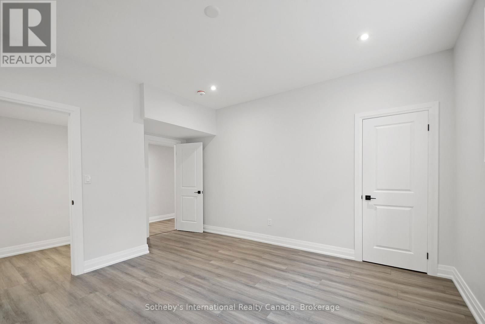 101 SLADDEN COURT Image 25
