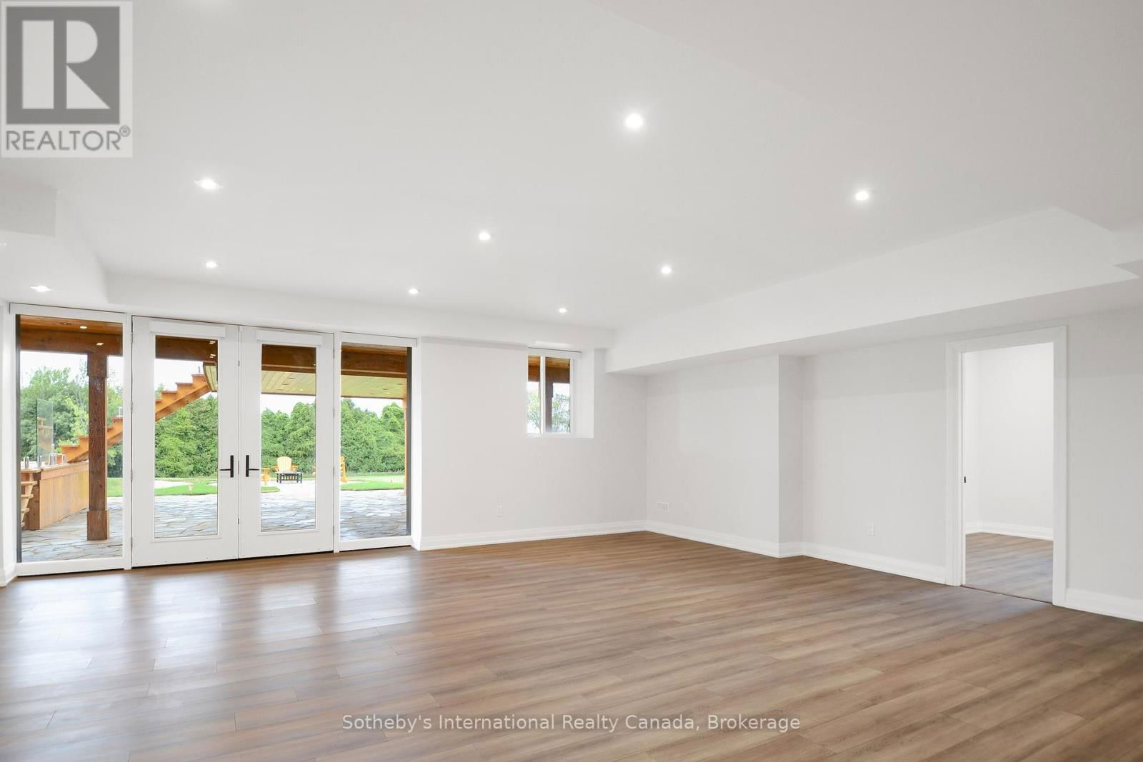 101 SLADDEN COURT Image 26