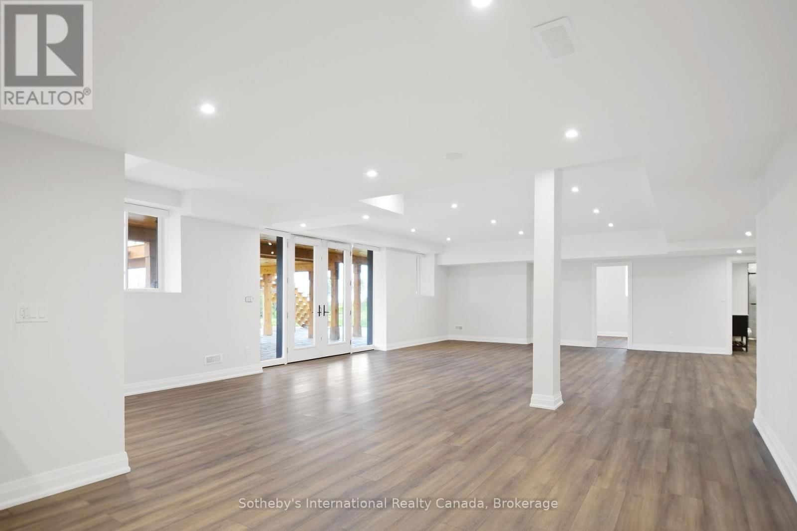101 SLADDEN COURT Image 27
