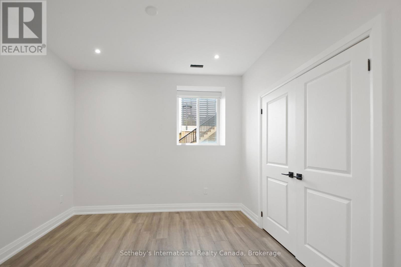 101 SLADDEN COURT Image 28