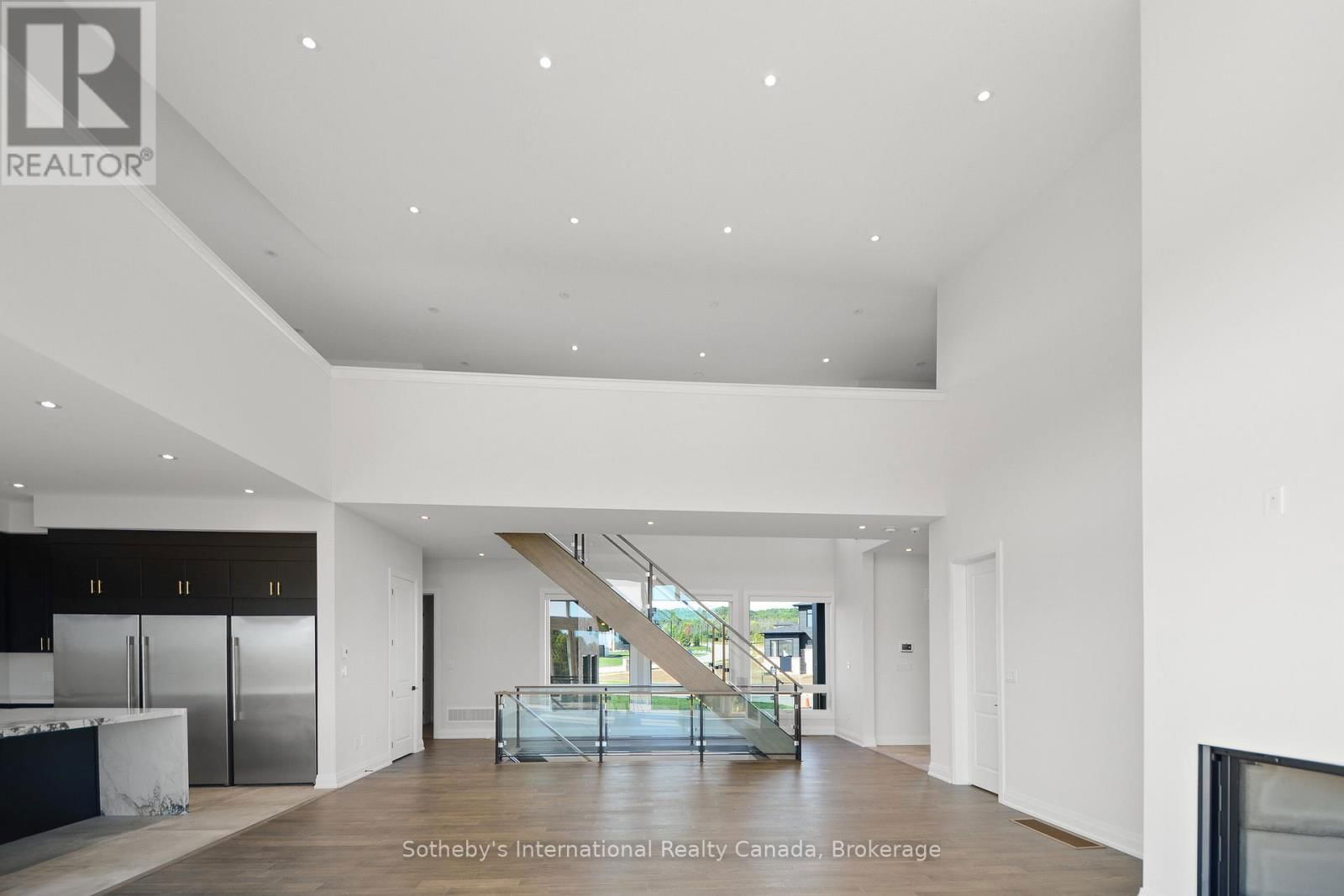 101 SLADDEN COURT Image 30