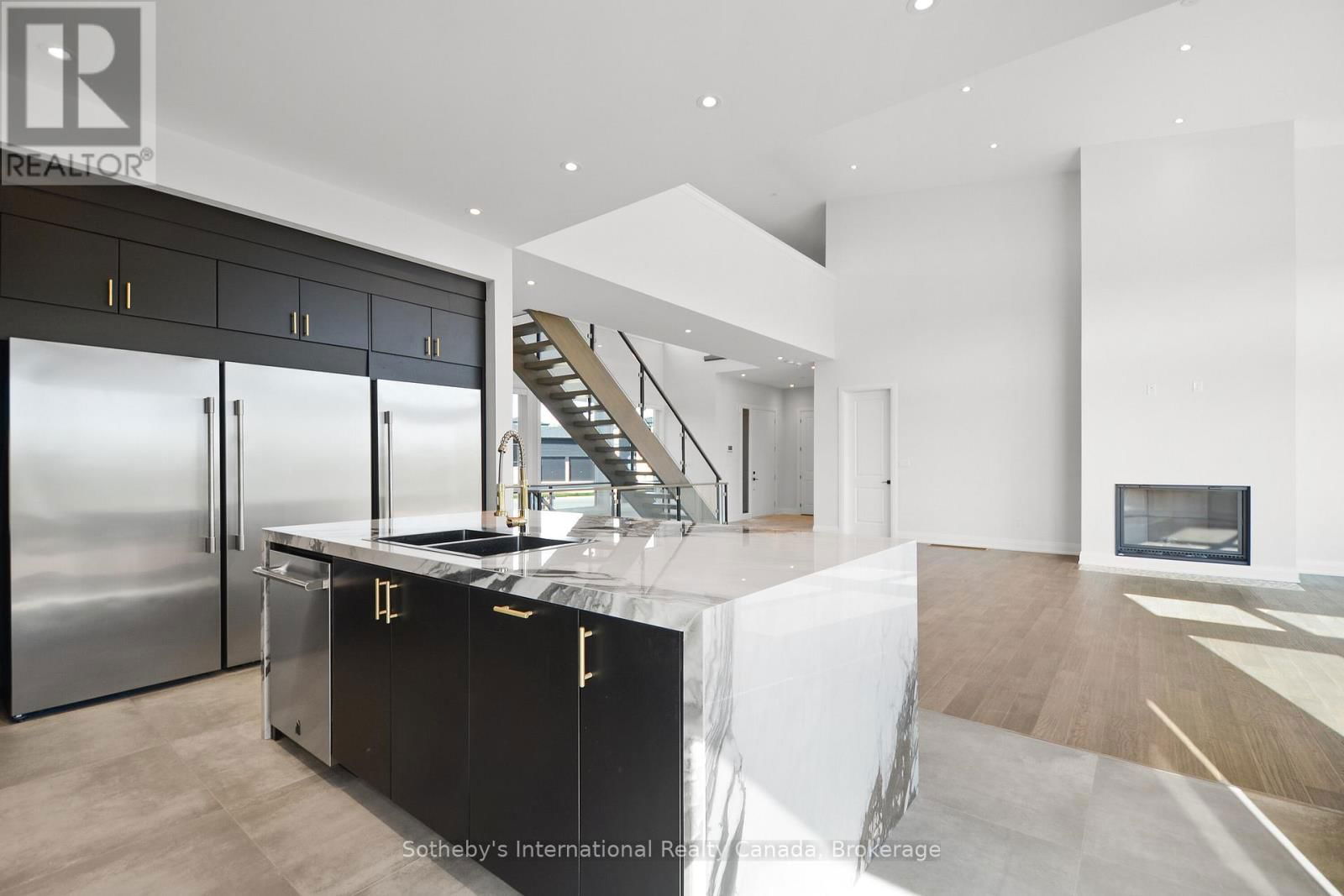 101 SLADDEN COURT Image 32