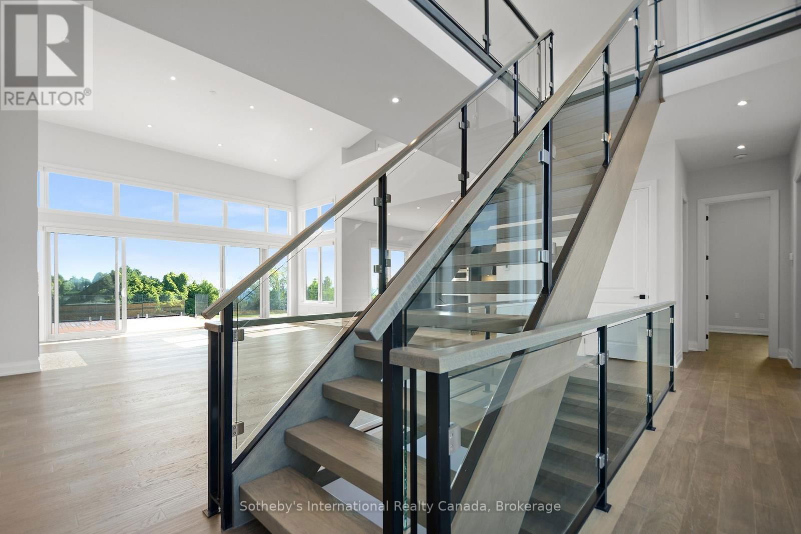 101 SLADDEN COURT Image 34