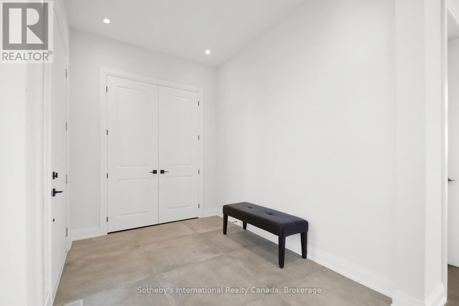 101 SLADDEN COURT Image 36
