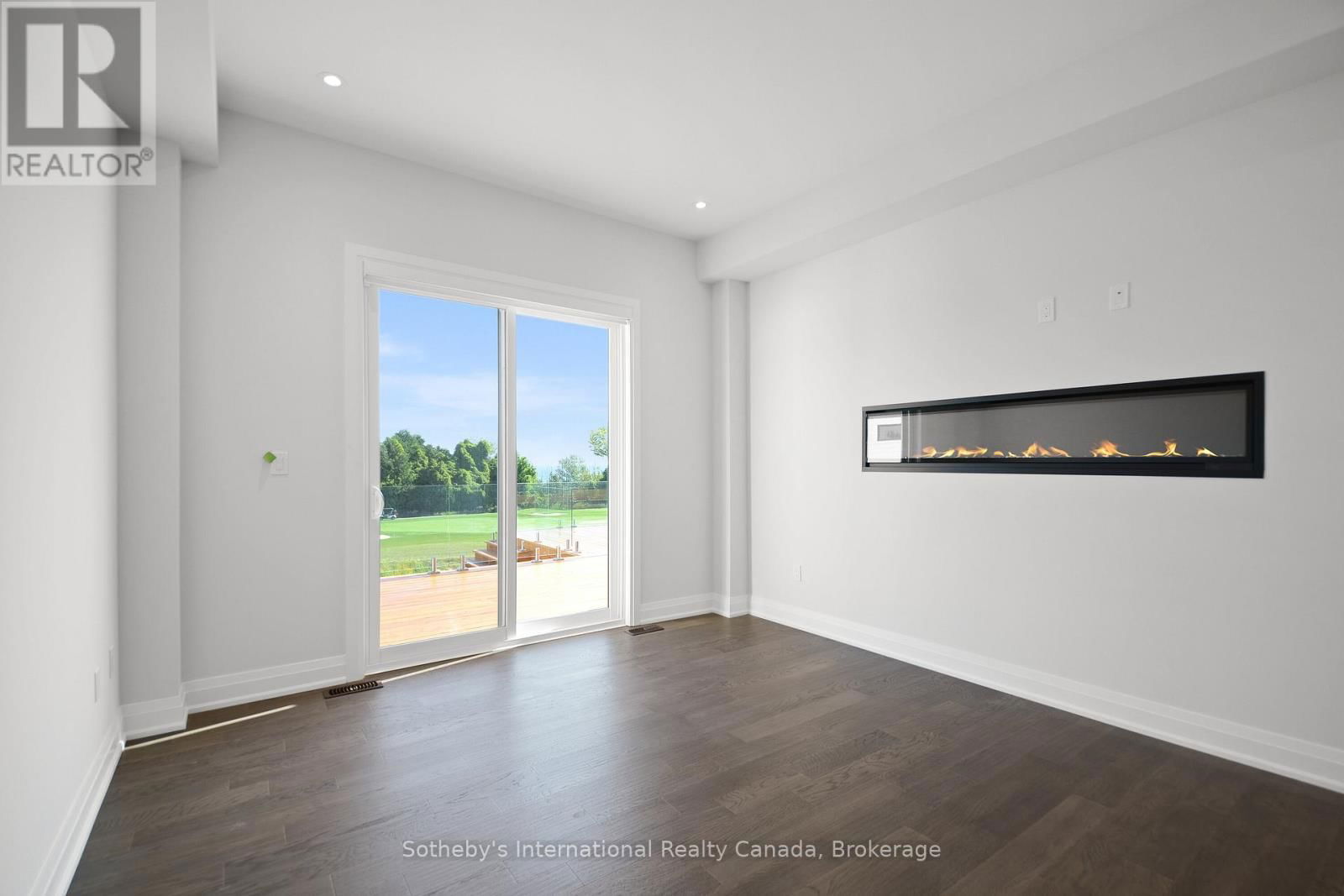 101 SLADDEN COURT Image 37