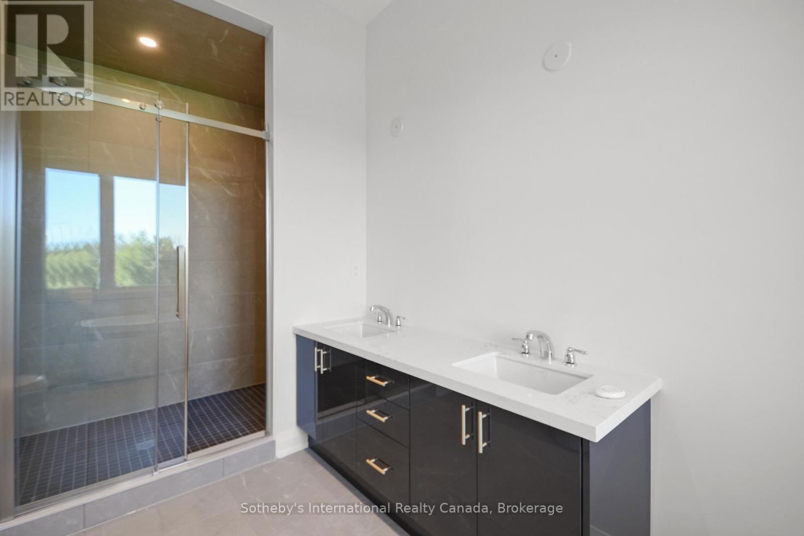 101 SLADDEN COURT Image 38