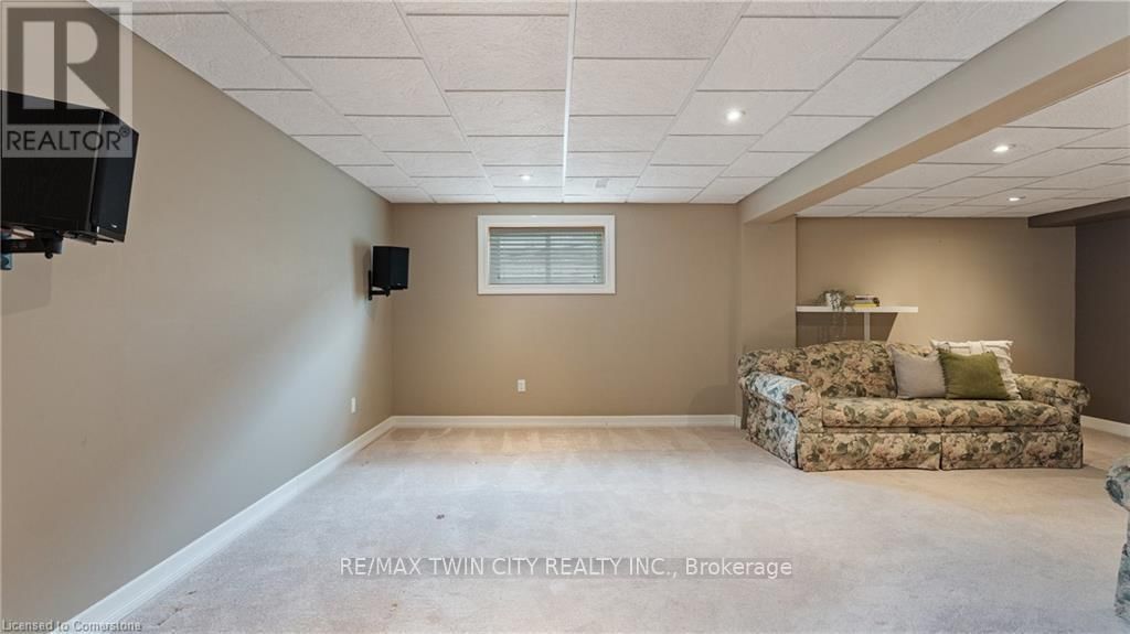 22 COBBLESTONE DRIVE Image 31