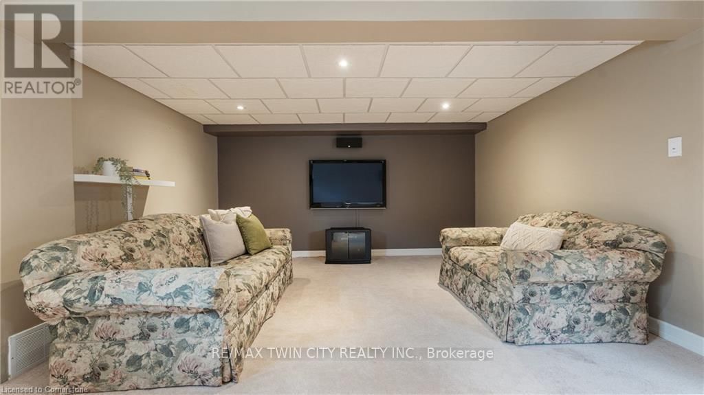 22 COBBLESTONE DRIVE Image 32