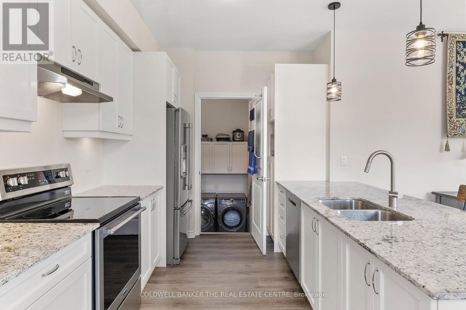 38 - 17 LAKEWOOD CRESCENT SOUTH Image 9