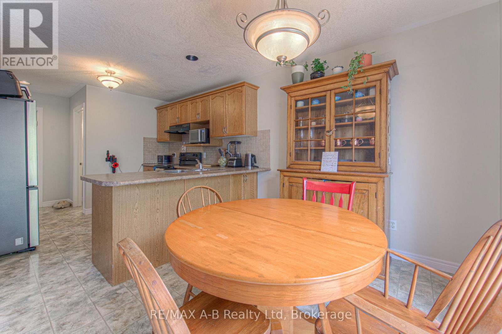 290 NORMAN STREET Image 11
