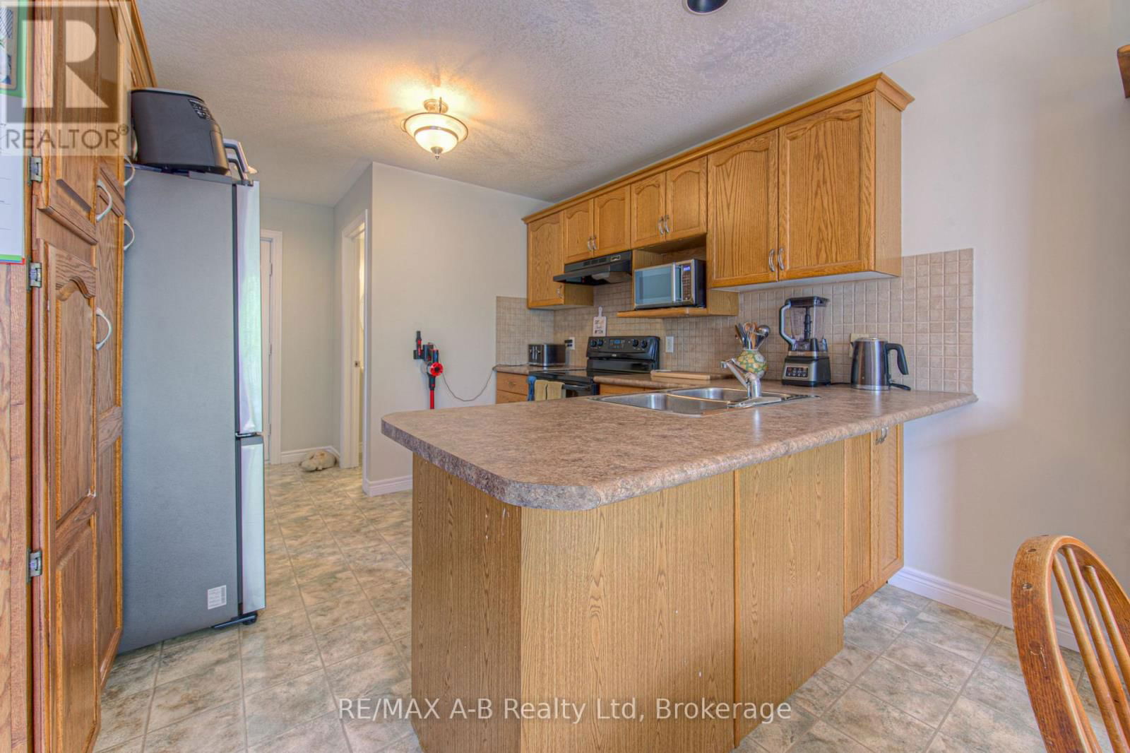 290 NORMAN STREET Image 12