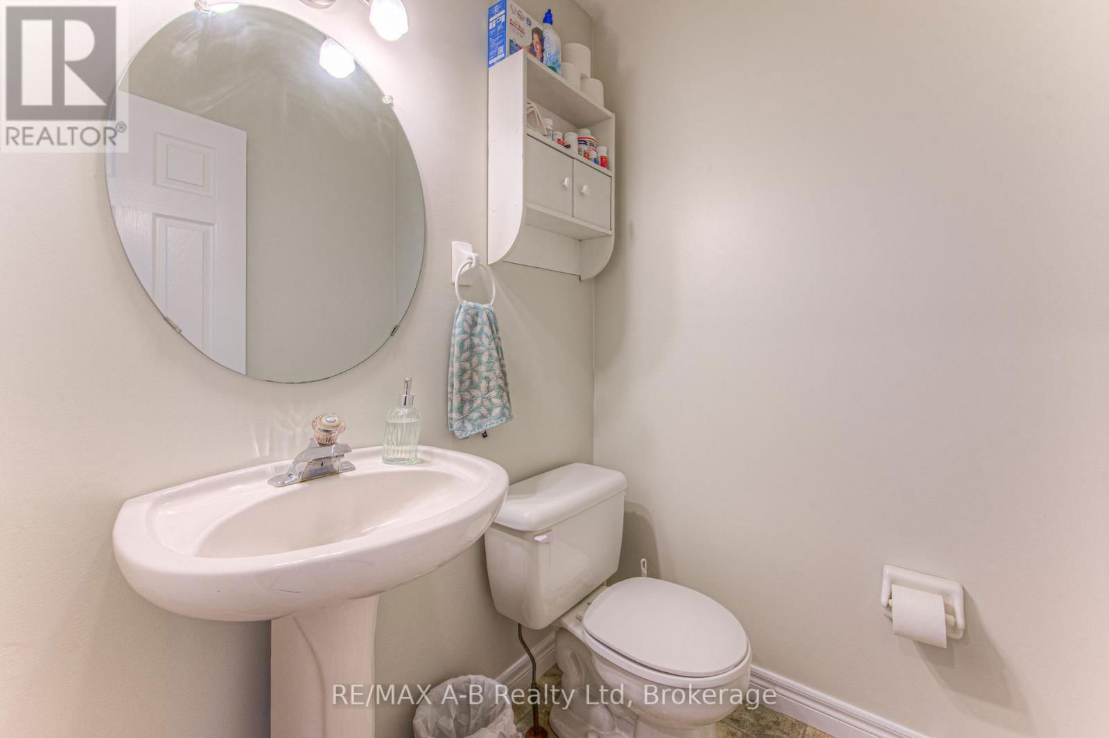 290 NORMAN STREET Image 16