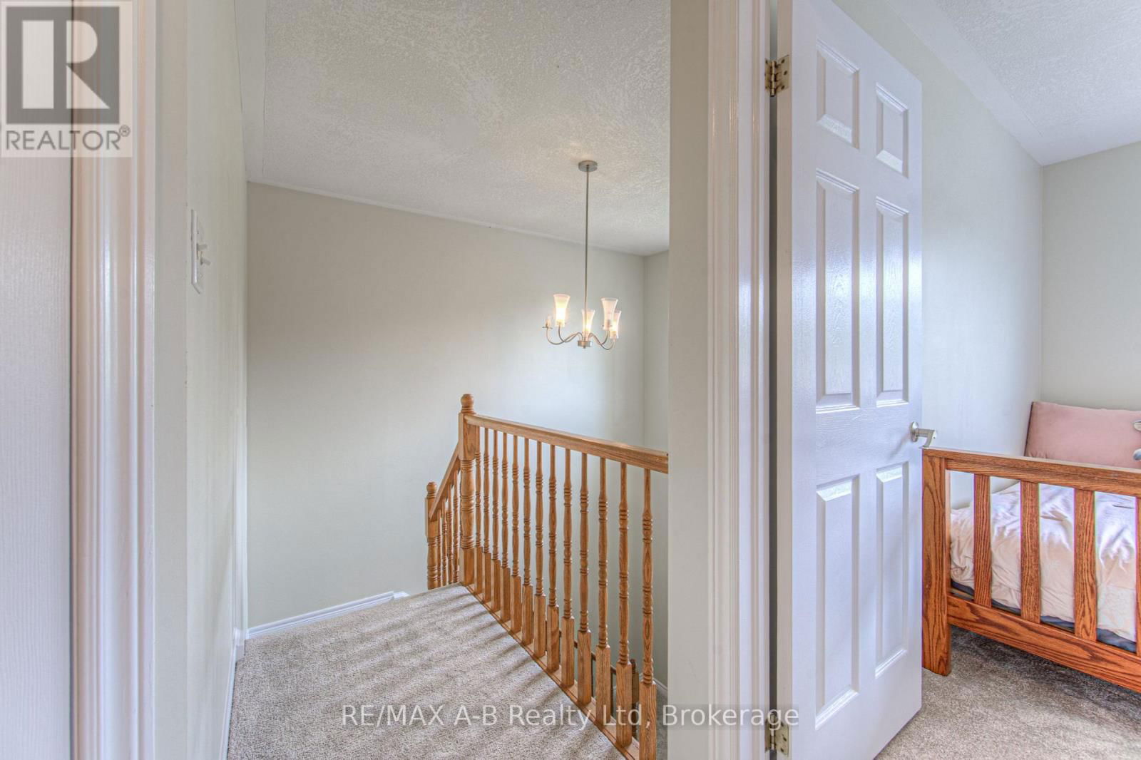 290 NORMAN STREET Image 19