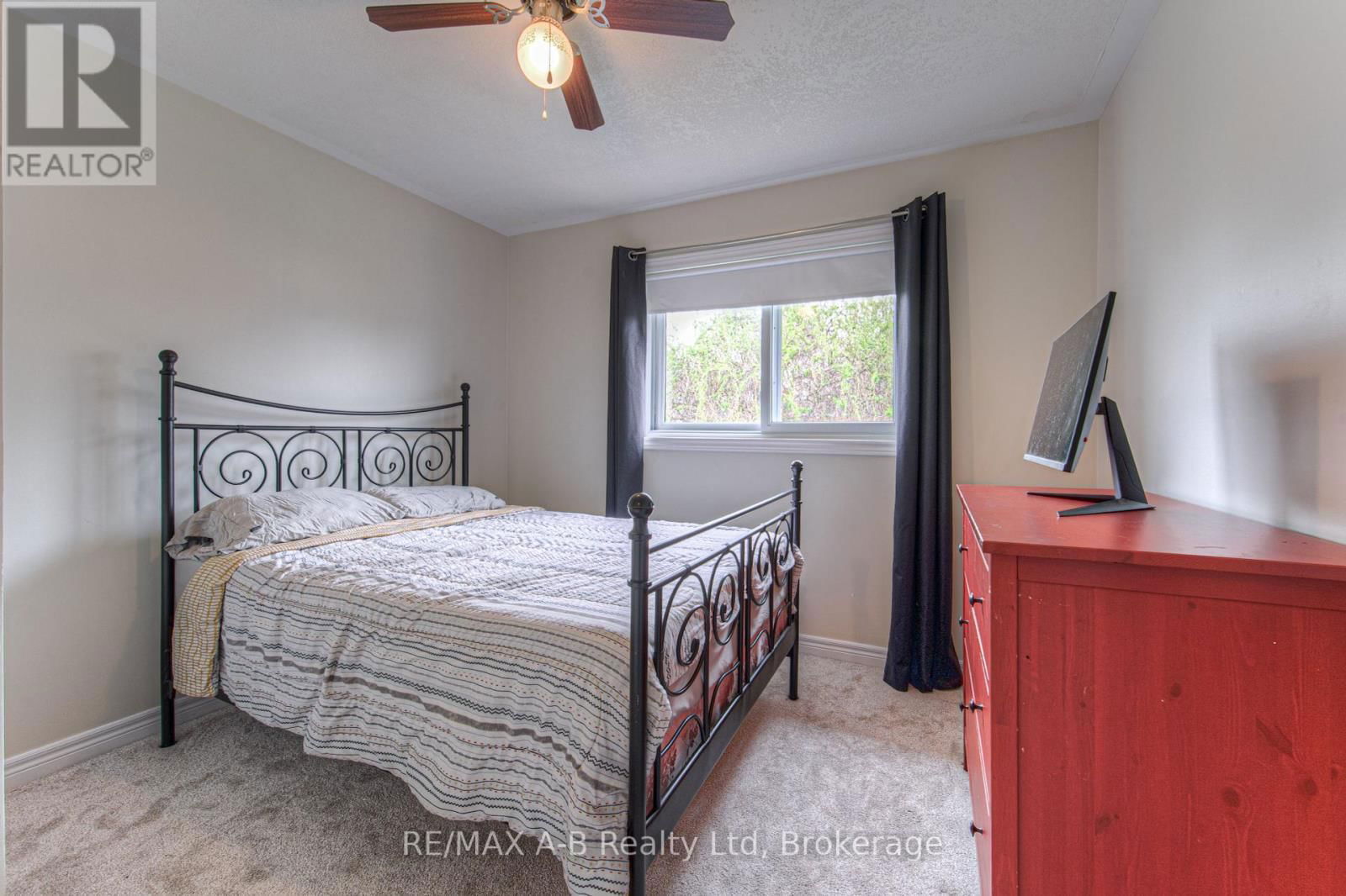 290 NORMAN STREET Image 23