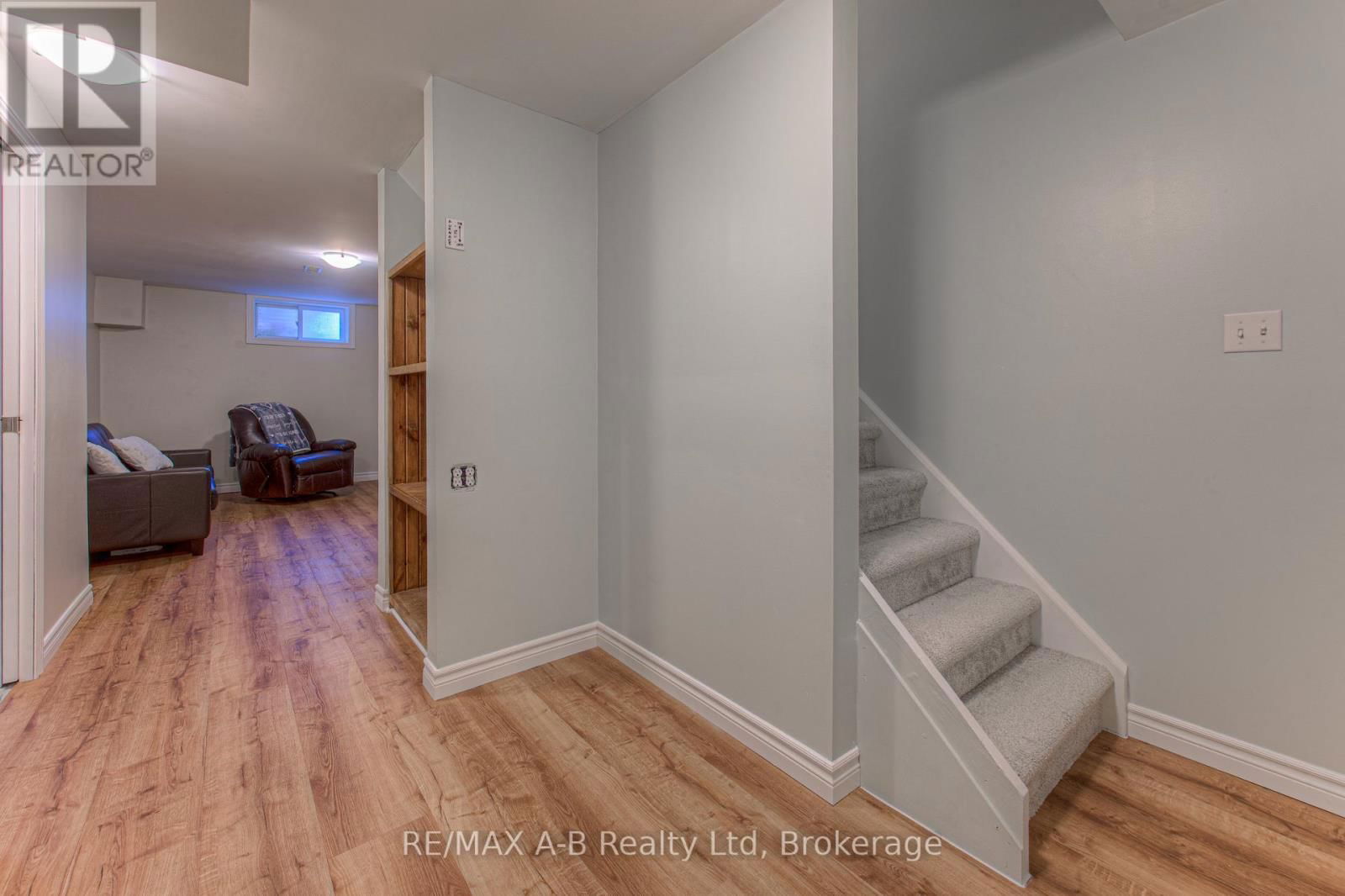 290 NORMAN STREET Image 26