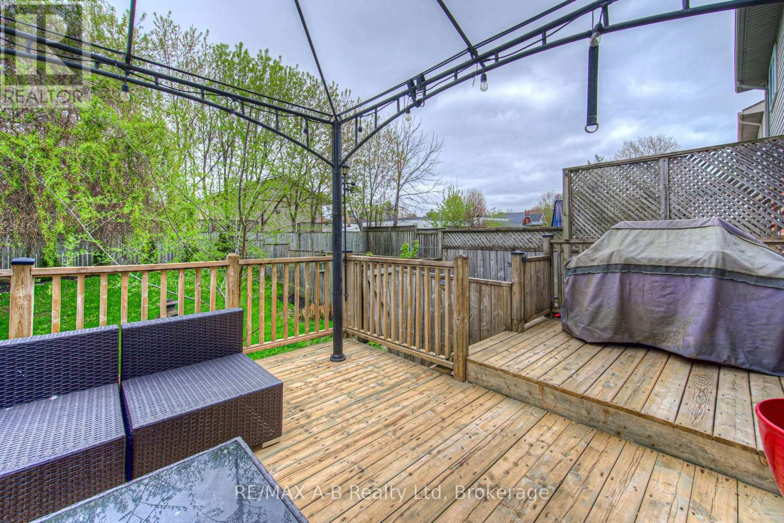 290 NORMAN STREET Image 33