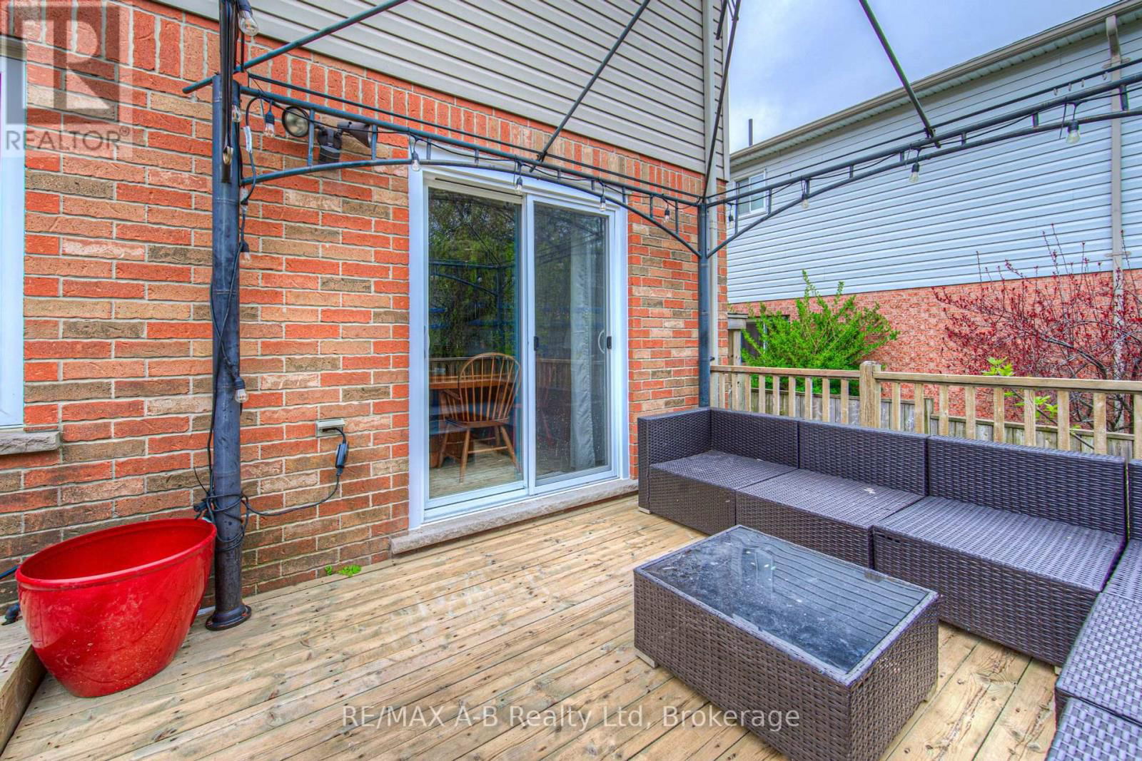 290 NORMAN STREET Image 34