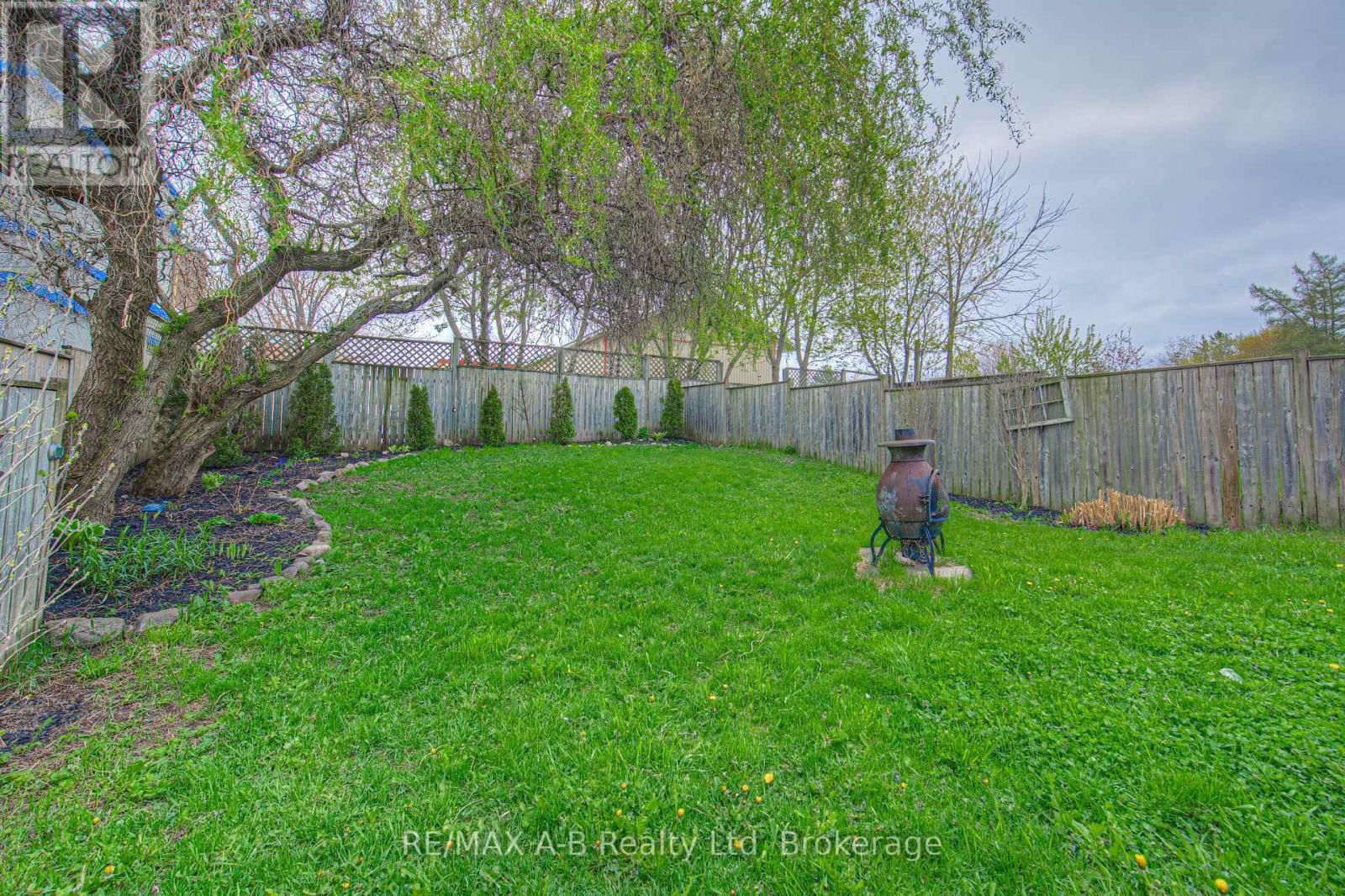 290 NORMAN STREET Image 35
